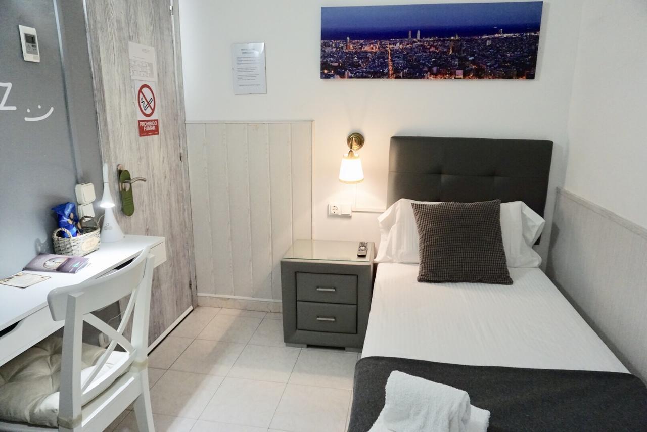 Hostal Lleida Barcelona Exterior foto