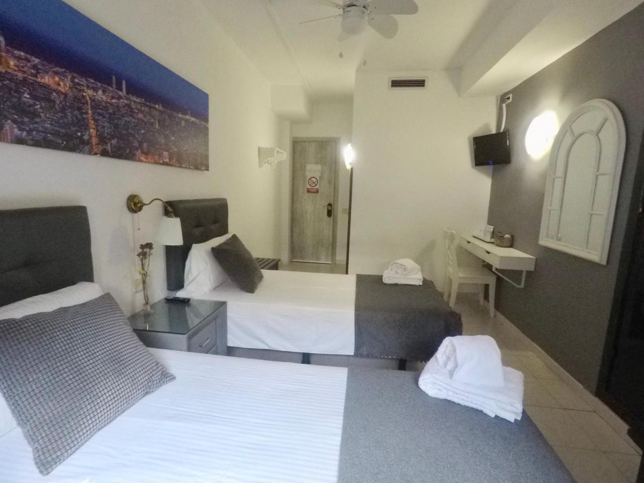Hostal Lleida Barcelona Exterior foto